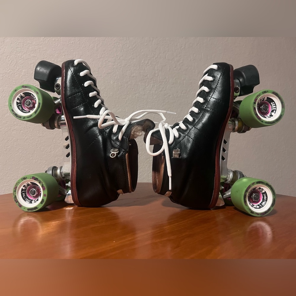Riedell 495 torch with revenge plates upgraded Juke wheels,Bones Reds si…